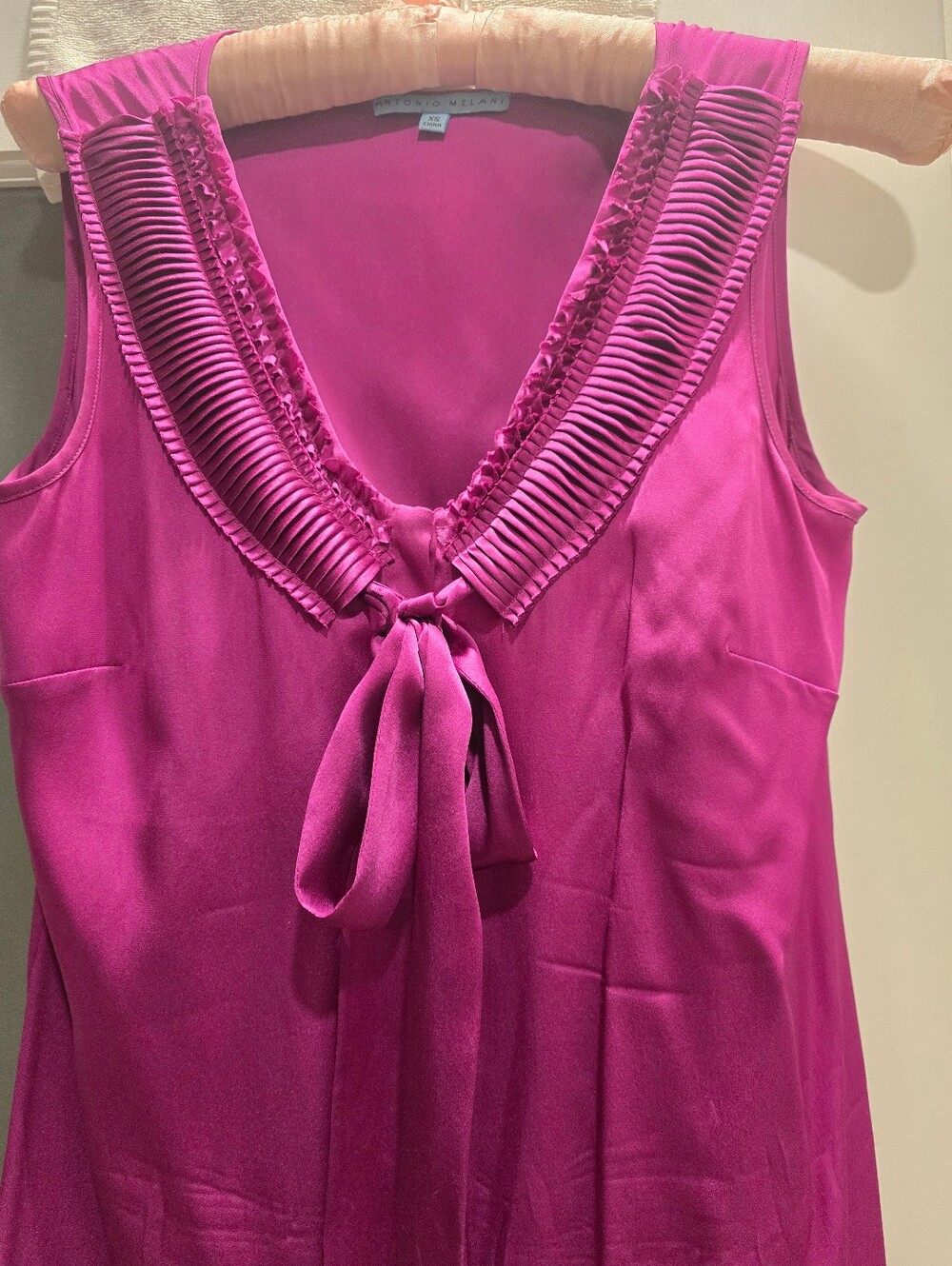 ANTONIO MELANI Sleeveless Fuchsia Bow-tie Front Blouse 93% Silk+Spandex. Sz: XS
